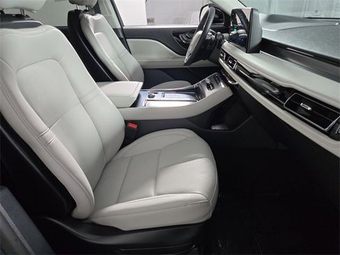 New 2026 Lincoln Aviator Premiere image 21