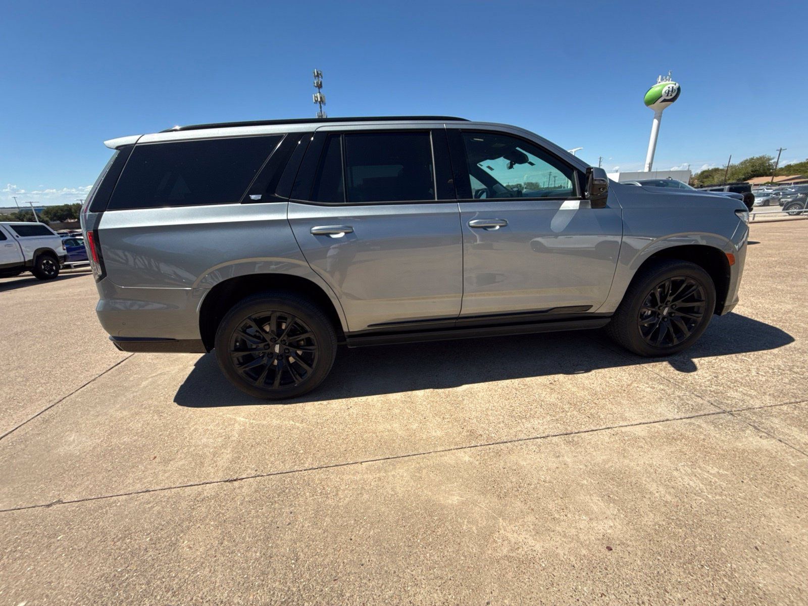 Used 2024 Cadillac Escalade Sport Platinum w/ LPO, ONYX Package AWD/4WD image 8