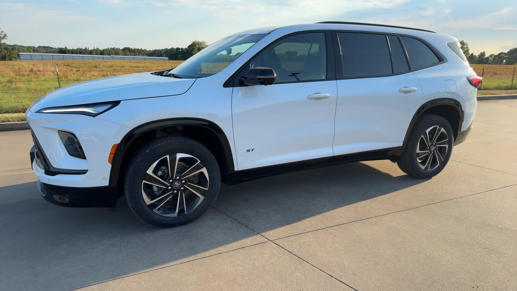 New 2027 Buick Enclave Sport Touring w/ Super Cruise Package FWD image 4
