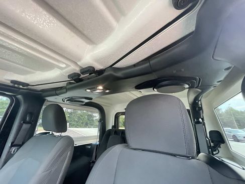 Used 2019 Jeep Wrangler Sport AWD/4WD image 13