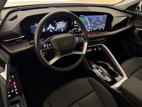 Certified 2025 Audi Q5 Premium w/ Convenience Package AWD/4WD image 4