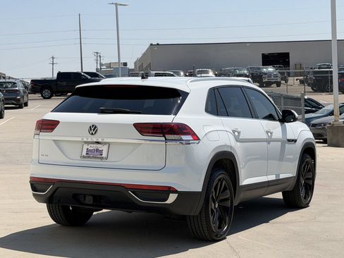 Used 2023 Volkswagen Atlas Cross Sport SE w/ Black Wheel Package FWD image 4
