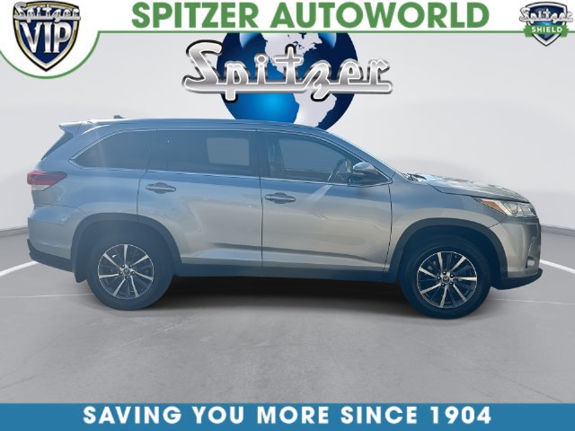 Used 2019 Toyota Highlander XLE AWD/4WD image 11