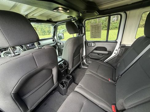 Used 2021 Jeep Wrangler Unlimited Sahara AWD/4WD image 12