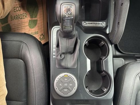 New 2025 Ford Bronco Badlands w/ Sasquatch Package AWD/4WD image 30