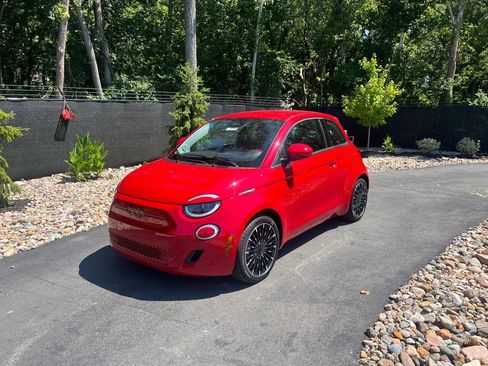 Used 2024 FIAT 500 e (RED) image 1