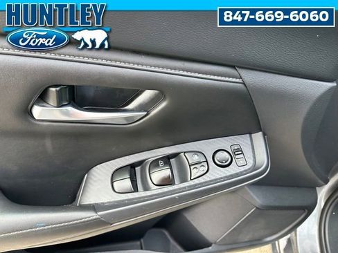 Used 2025 Nissan Sentra SV image 16