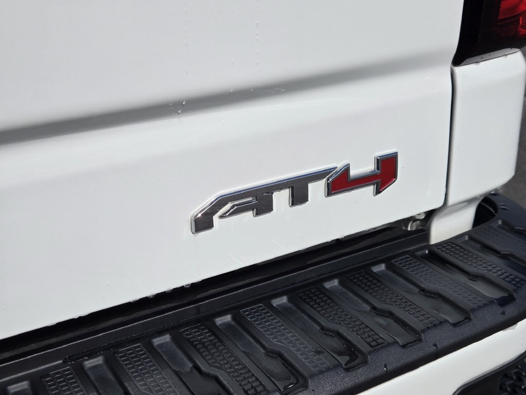 Used 2024 GMC Sierra 1500 AT4 w/ Technology Package AWD/4WD image 13