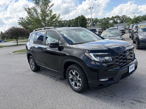 Used 2023 Honda Passport TrailSport image 3