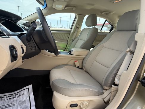 Used 2013 Ford Taurus SEL FWD image 4