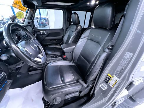 Used 2022 Jeep Wrangler Unlimited Sahara w/ Cold Weather Group AWD/4WD image 14