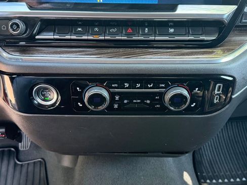 Used 2023 Chevrolet Silverado 1500 LT AWD/4WD image 19