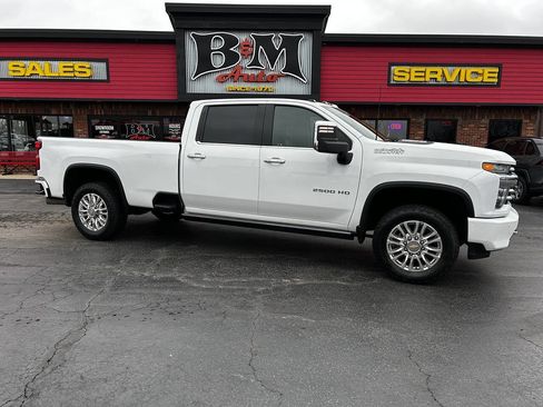 Used 2021 Chevrolet Silverado 2500 High Country image 1