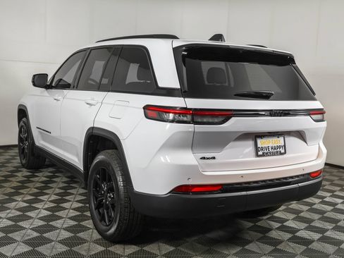 Used 2024 Jeep Grand Cherokee Altitude AWD/4WD image 16