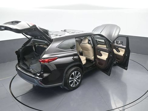 Used 2022 Toyota Highlander XLE FWD image 68