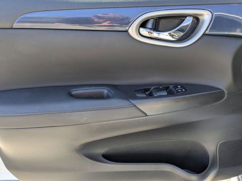 Used 2019 Nissan Sentra SR w/ Premium Package (SR) image 10