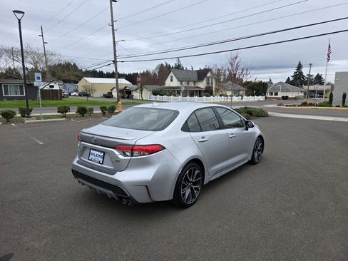 Used 2020 Toyota Corolla SE image 2