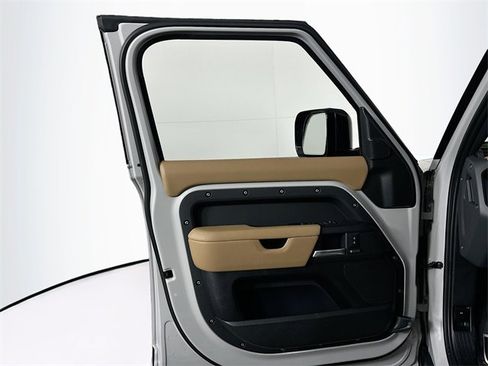 New 2026 Land Rover Defender 110 X-Dynamic SE image 11