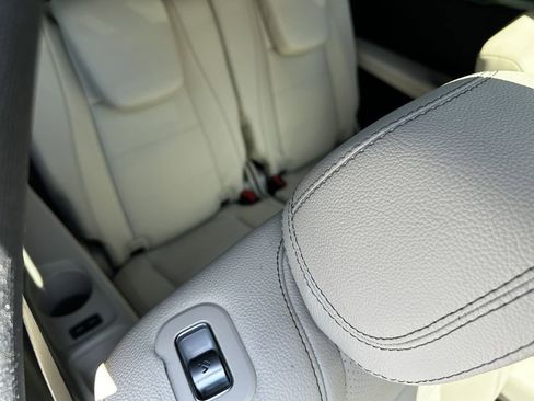 Used 2025 Mercedes-Benz GLS 450 4MATIC image 19