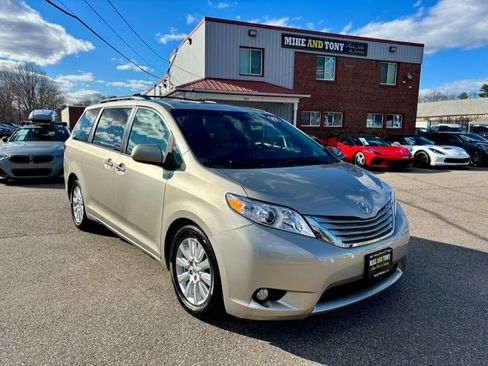 Used 2017 Toyota Sienna XLE w/ XLE Navigation Package image 3