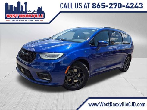 Used 2021 Chrysler Pacifica Touring-L w/ Uconnect Theater Family Group FWD image 1