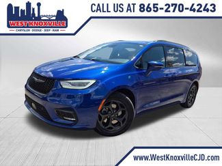 Used 2021 Chrysler Pacifica Touring-L w/ Uconnect Theater Family Group FWD video 1