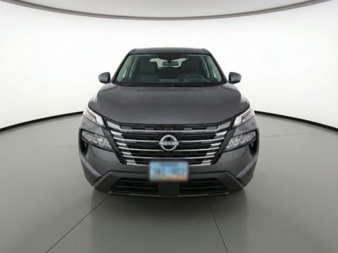 Used 2025 Nissan Rogue SV image 2