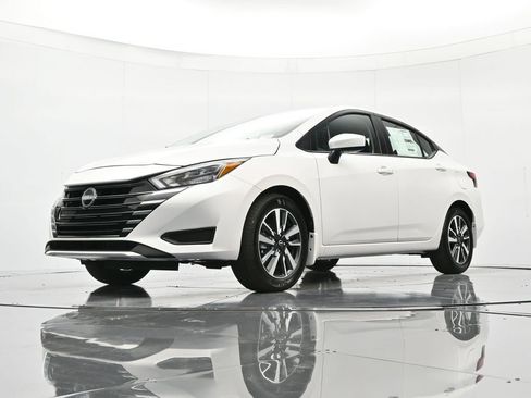 New 2025 Nissan Versa SV w/ Trunk Package FWD image 31