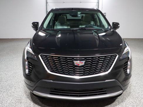 Used 2023 Cadillac XT4 Premium Luxury w/ Cold Weather Package FWD image 4