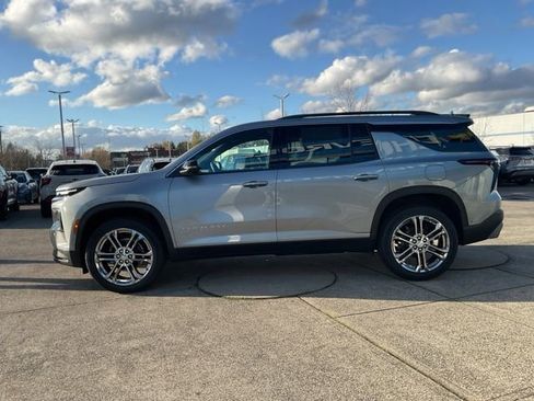 New 2025 Chevrolet Traverse LT w/ Enhanced Driving Package image 4