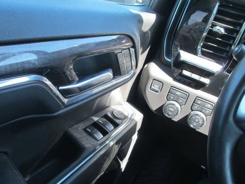 Used 2024 Chevrolet Silverado 1500 LTZ w/ LTZ Premium Package AWD/4WD image 29