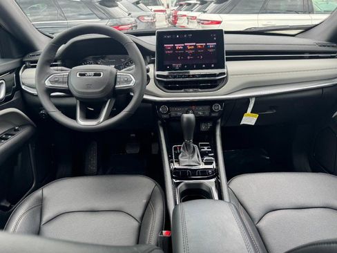 Used 2024 Jeep Compass Limited image 9