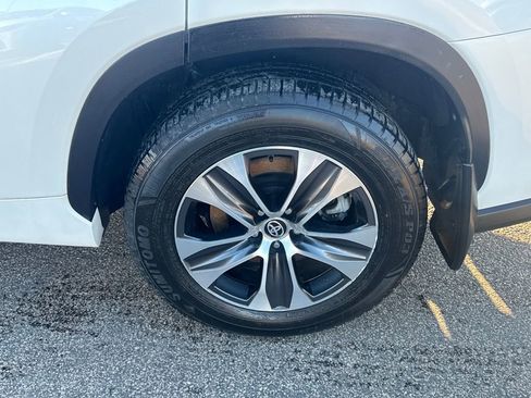 Used 2021 Toyota Highlander XLE image 46