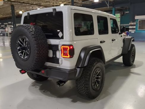 Used 2024 Jeep Wrangler Unlimited Rubicon w/ XTREMEE 35" Tire Package AWD/4WD image 8