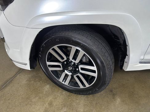 Used 2022 Toyota 4Runner Limited AWD/4WD image 4