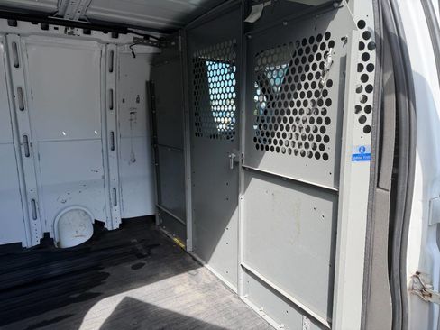 Used 2013 Chevrolet Express 2500 RWD image 33