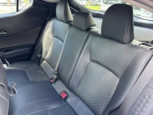 Used 2022 Toyota C-HR Limited FWD image 11