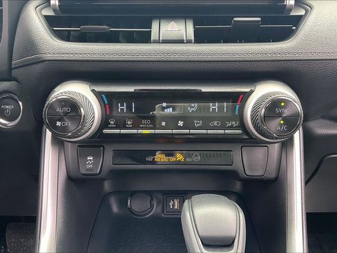 Used 2024 Toyota RAV4 XLE image 38