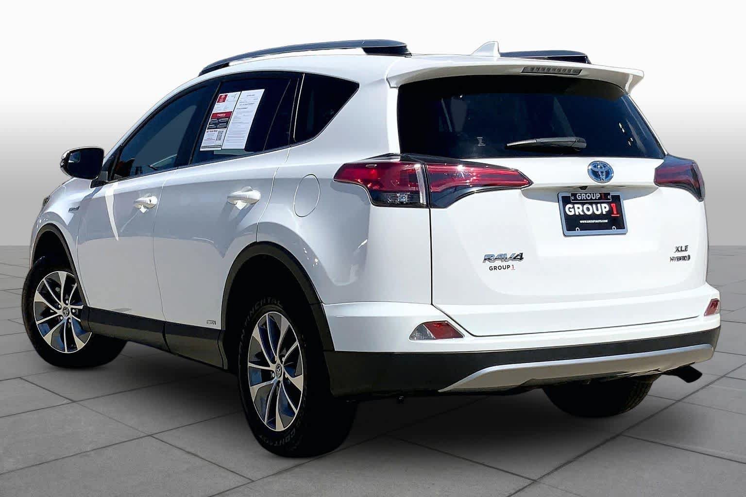 Used 2017 Toyota RAV4 XLE AWD/4WD image 12