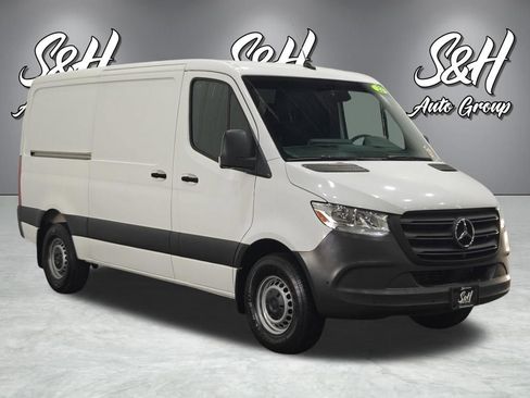 Used 2022 Mercedes-Benz Sprinter 1500 image 2