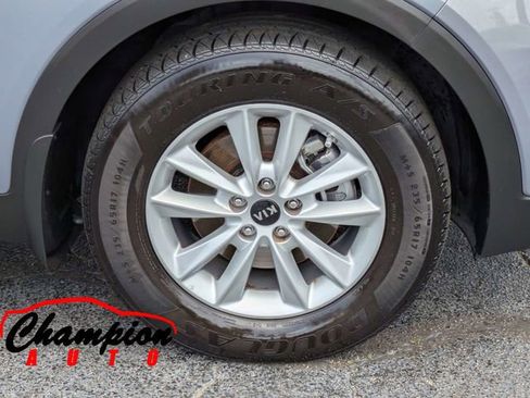 Used 2020 Kia Sorento L FWD image 12