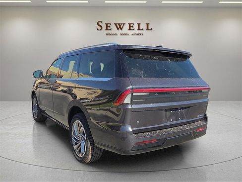 New 2025 Lincoln Navigator Reserve image 3