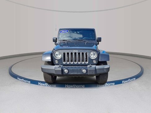 Used 2016 Jeep Wrangler Unlimited Sahara w/ Connectivity Group AWD/4WD image 2