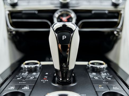 Used 2025 Bentley Flying Spur Plug-In Hybrid image 76