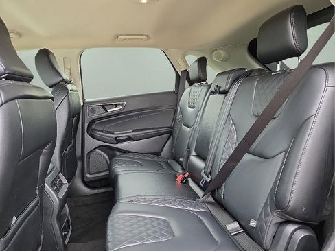 Used 2024 Ford Edge Titanium image 10