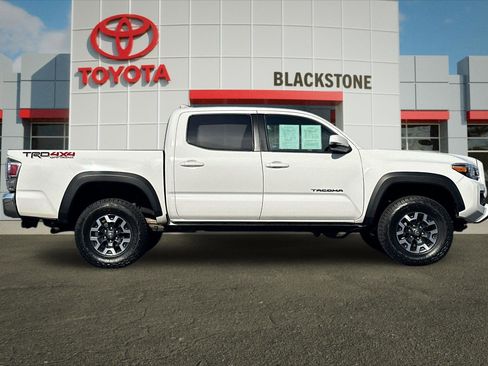Certified 2023 Toyota Tacoma TRD Off-Road image 2