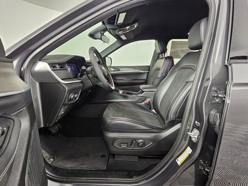 New 2026 Jeep Grand Cherokee Altitude AWD/4WD image 18