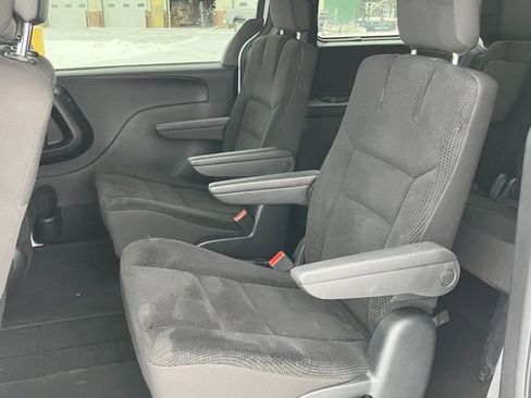 Used 2020 Dodge Grand Caravan SE image 18