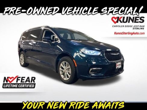 Used 2022 Chrysler Pacifica Touring-L image 1