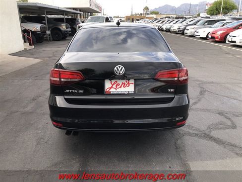 Used 2017 Volkswagen Jetta SE FWD image 6